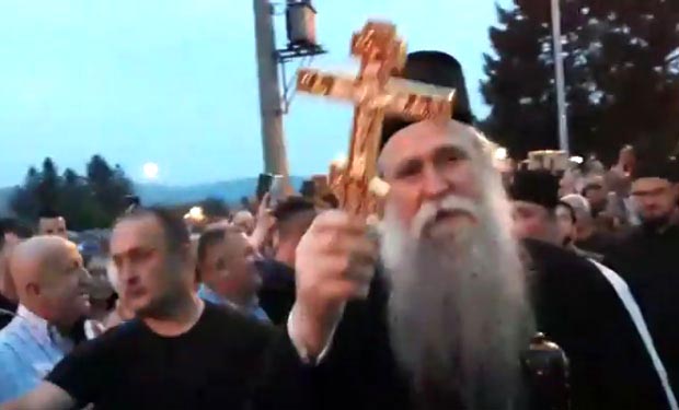 Спектакуларан дочек за епископа, коначно међу својима: Владика Јоаникије стигао у Беране (ФОТО+ВИДЕО)